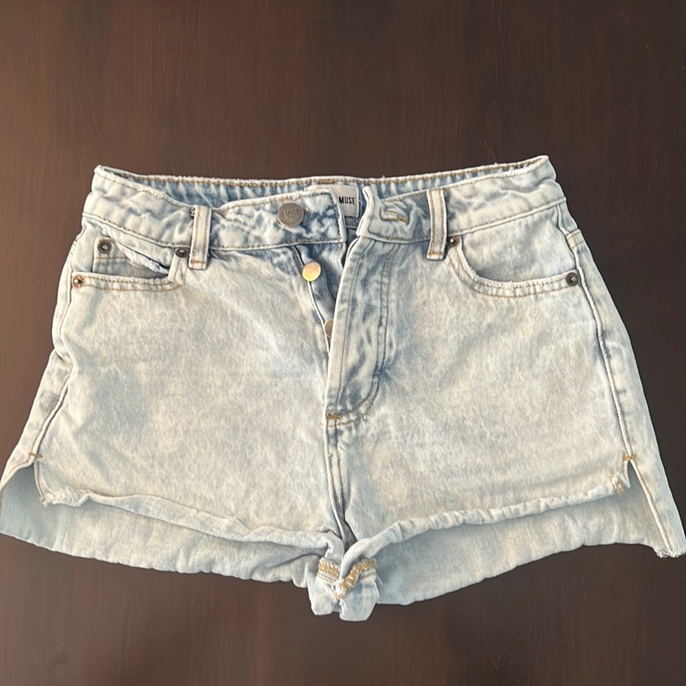 Amuse society acid wash Jean shorts 25